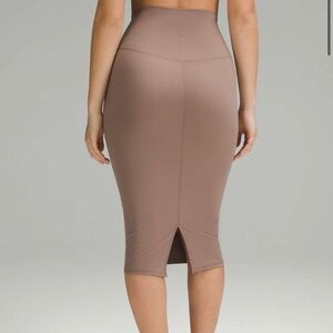 Lululemon Nulu Slim-Fit High-Rise Skirt Taupetastic Fitted taupe sz 6 worn once